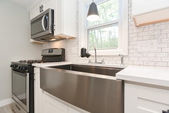 8 Roberts Rd in Ashland, MA - Building Photo - Building Photo