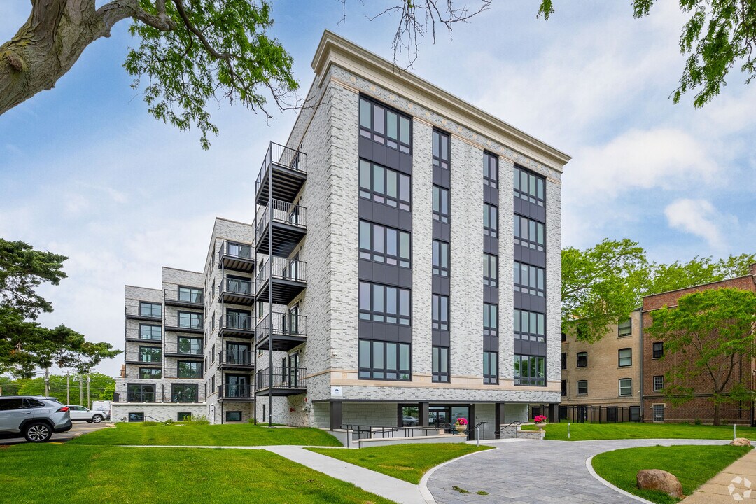 550 Sheridan Square in Evanston, IL - Building Photo