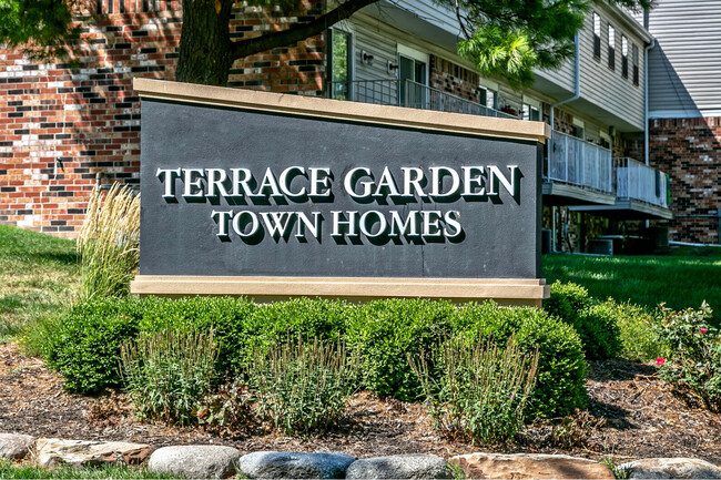 Terrace Garden Townhomes in Omaha, NE - Foto de edificio - Building Photo