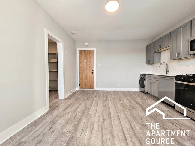 372 Hazel Ave, Unit C1 in Glencoe, IL - Building Photo - Building Photo