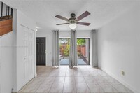 7124 SW 114th Pl in Miami, FL - Foto de edificio - Building Photo