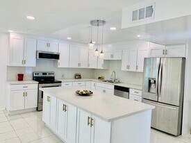 5301 Balboa Blvd in Los Angeles, CA - Building Photo