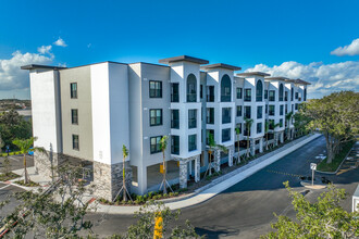 Vantage on Hillsborough - Phase II in Tampa, FL - Building Photo - Building Photo