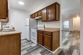 2111 E Belt Line Rd in Richardson, TX - Building Photo - Building Photo