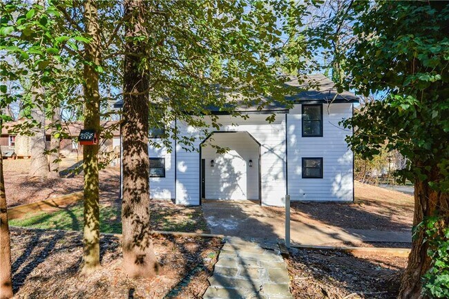 property at 1314 N Lea Ct SE