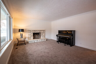 1692 S 550 W in Woods Cross, UT - Building Photo - Building Photo