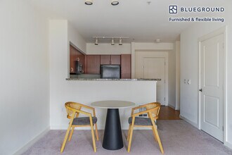 362 Bellevue Way NE in Bellevue, WA - Building Photo - Building Photo