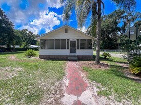 1818 NE 17th Way in Gainesville, FL - Building Photo