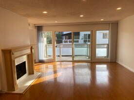 4200 Vía Dolce in Marina Del Rey, CA - Building Photo