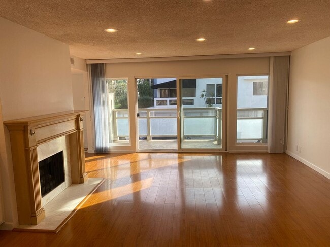 property at 4200 Vía Dolce