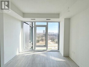 5 Quarrington Ln in Toronto, ON - Building Photo - Building Photo