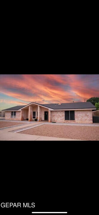 9001 Lait Dr in El Paso, TX - Building Photo