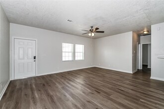 4318 9th St W in Lehigh Acres, FL - Foto de edificio - Building Photo