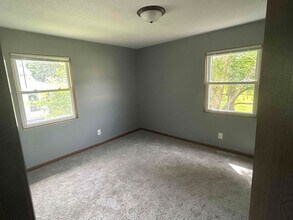 1105 Mary Ave in Dixon, IL - Building Photo - Building Photo