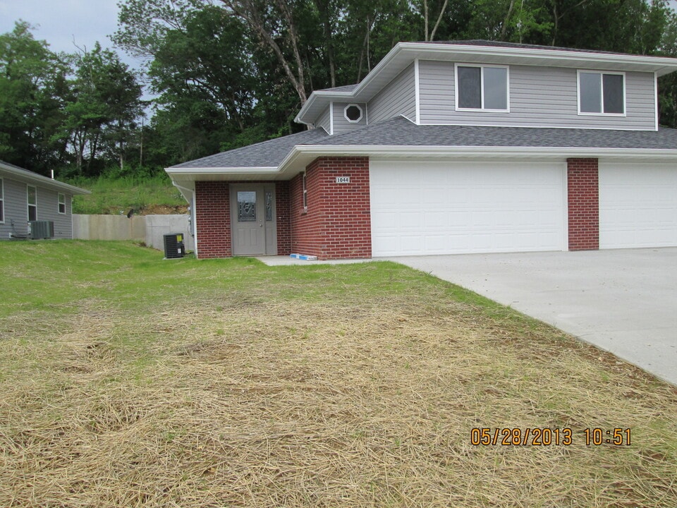 1042-1044 Emily Lane in Jefferson City, MO - Building Photo