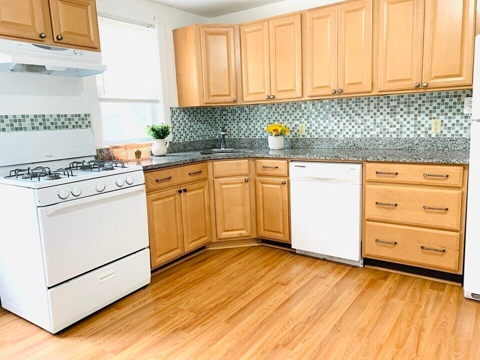 801 Boylston St in Chestnut Hill, MA - Building Photo
