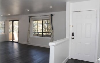 18123 Erik Ct, Unit 357 in Santa Clarita, CA - Foto de edificio - Building Photo