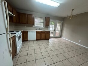 810 E L St in Russellville, AR - Building Photo - Building Photo
