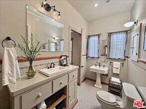 145 N Sycamore Ave in Los Angeles, CA - Building Photo - Building Photo