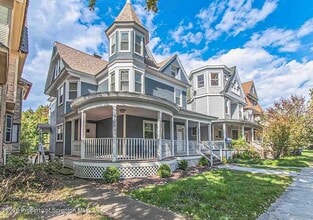 815 Monroe Ave in Scranton, PA - Foto de edificio - Building Photo