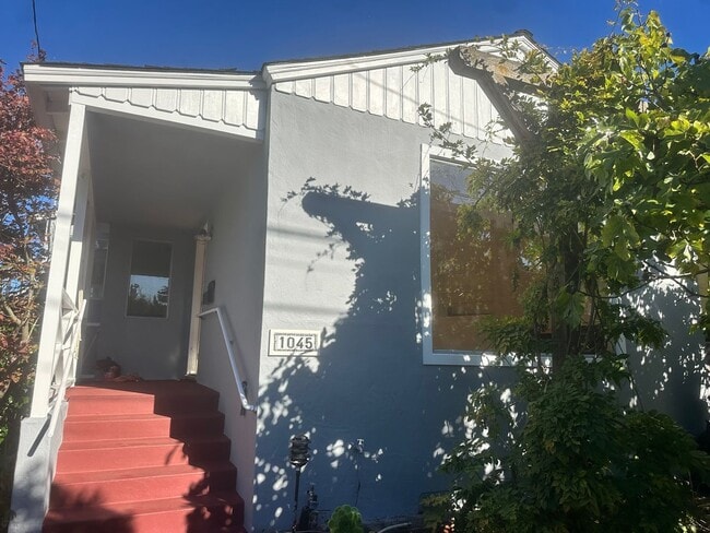 1045 Evelyn Ave in Albany, CA - Building Photo - Building Photo