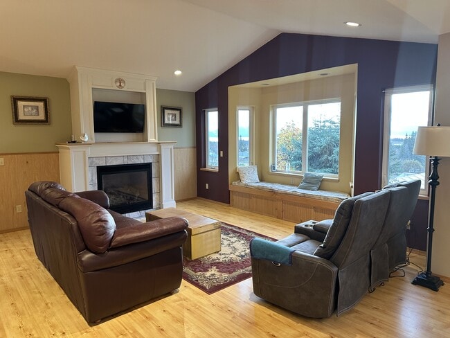 2340 East End Rd in Homer, AK - Building Photo - Building Photo