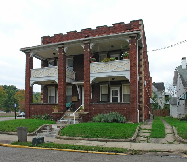 1637 Quarrier St in Charleston, WV - Foto de edificio - Building Photo