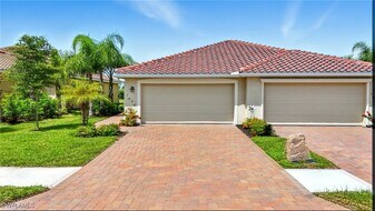 1676 Alameda Dr in Naples, FL - Building Photo
