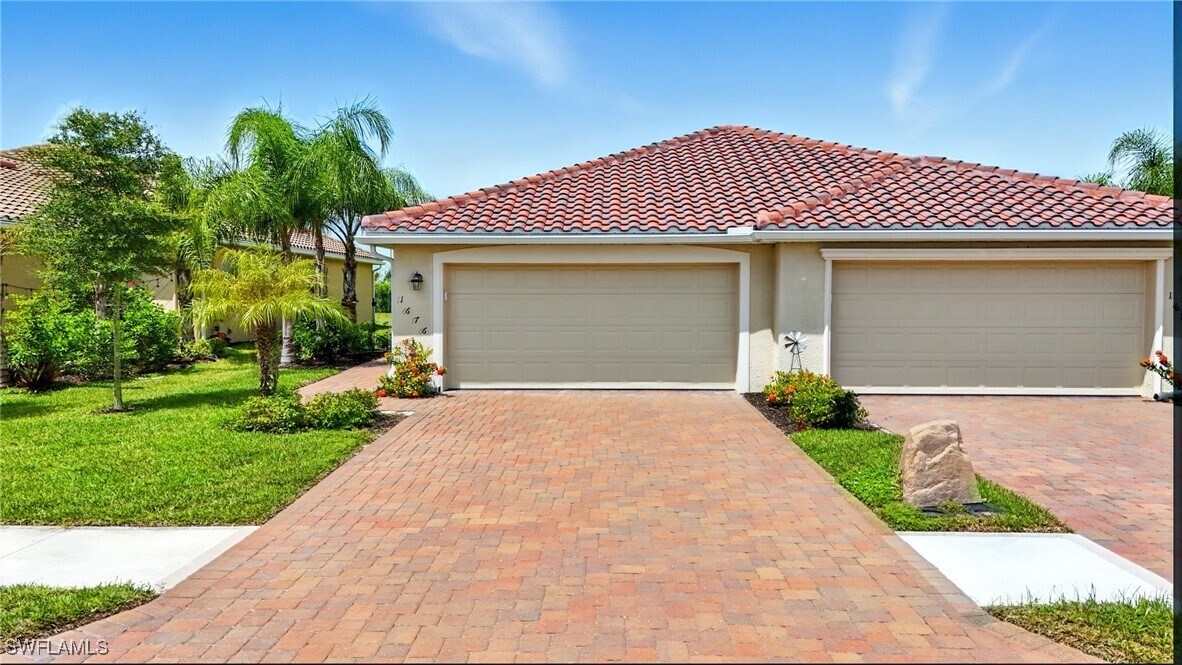 1676 Alameda Dr in Naples, FL - Building Photo