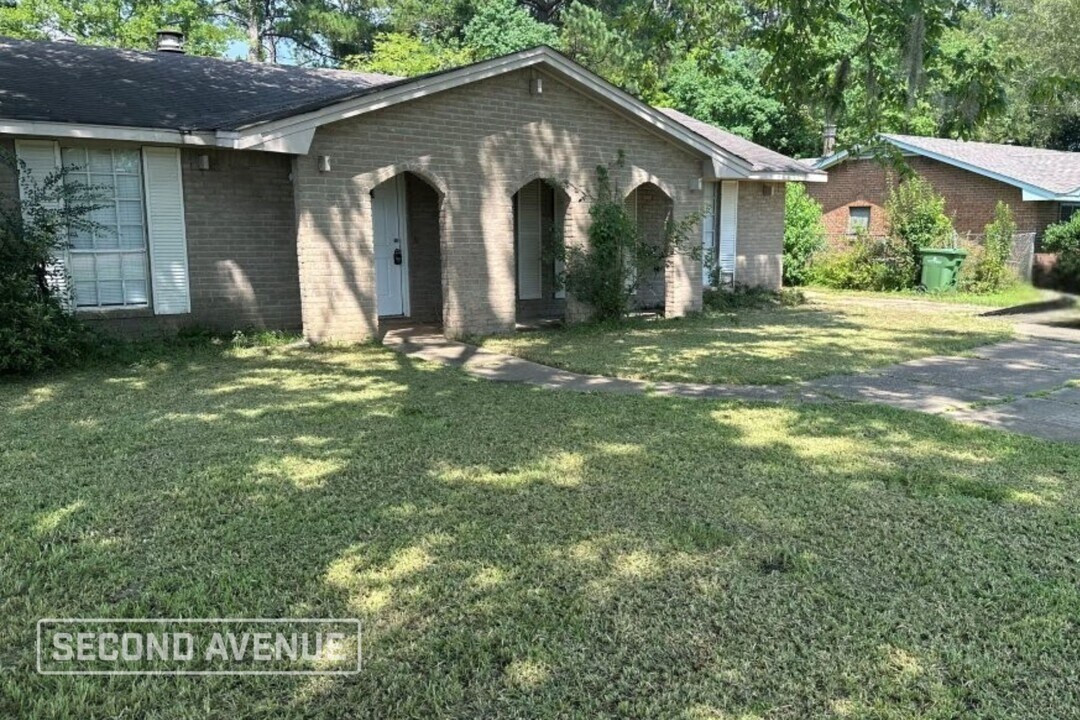 3843 Woodley Rd in Montgomery, AL - Foto de edificio