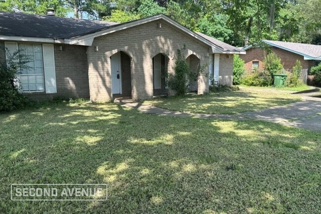 property at 3843 Woodley Rd