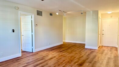 12 NE 19th Ct, Unit 109A Manor Grove Village in Wilton Manors, FL - Foto de edificio - Building Photo