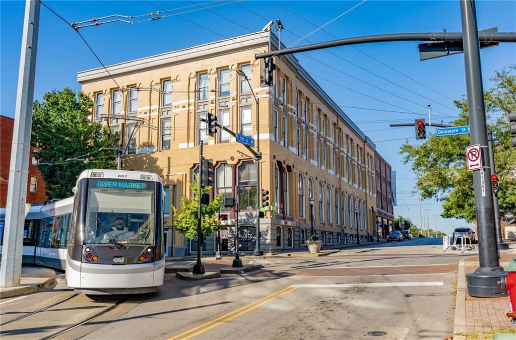 113 W 5th St, Unit 305 in Kansas City, MO - Building Photo