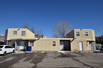 209 Hanosh Ct SE in Albuquerque, NM - Building Photo - Building Photo