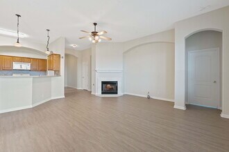 521 Manchester Ln in Austin, TX - Building Photo - Building Photo