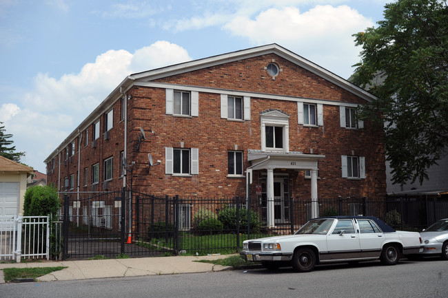 417-421 Irvington Ave in Elizabeth, NJ - Foto de edificio - Building Photo