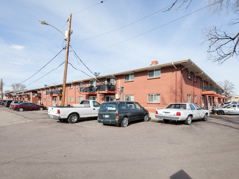 Fenton Garden Apartments in Lakewood, CO - Building Photo