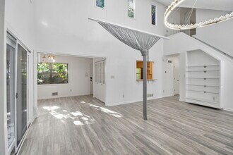 2459 Clairmont Rd NE in Atlanta, GA - Foto de edificio - Building Photo