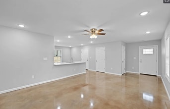2032 W Main St in Milan, TN - Foto de edificio - Building Photo
