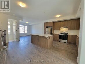 186 Keppel Cir in Brampton, ON - Building Photo - Building Photo