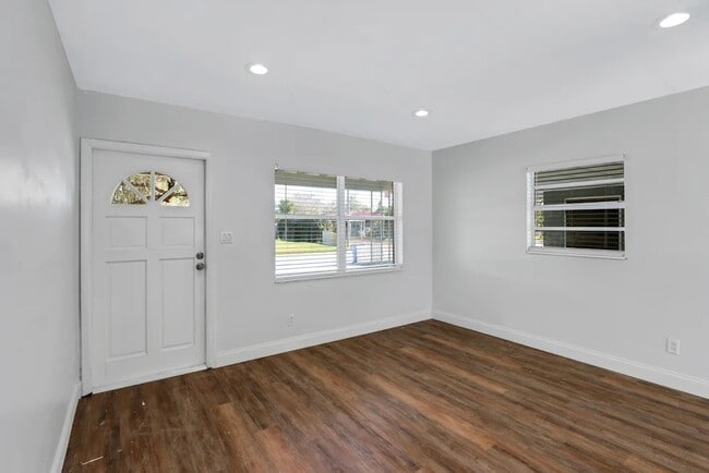 56 56th St N in St. Petersburg, FL - Building Photo - Building Photo