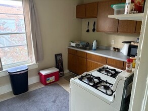 304 Highland Ave, Unit Upstairs in Owatonna, MN - Foto de edificio - Building Photo