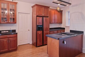 145 Charles St, Unit 3 in Boston, MA - Foto de edificio - Building Photo