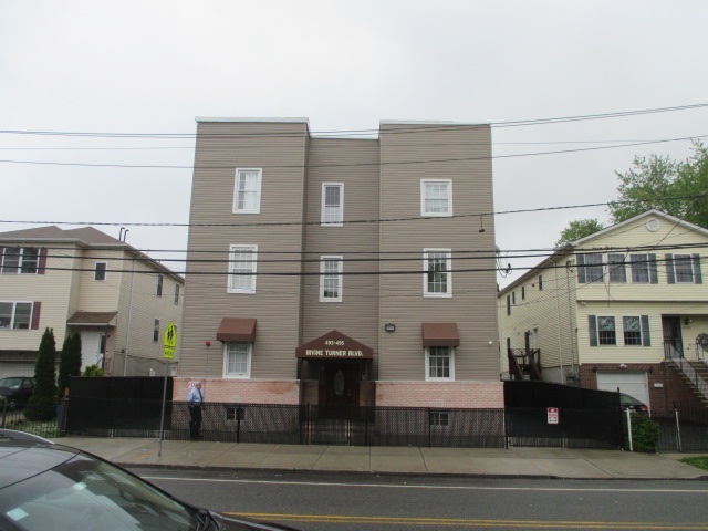 493-495 Irvine Turner Blvd in Newark, NJ - Building Photo