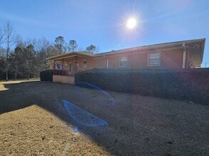 1070 Hanging Rock Rd in Boiling Springs, SC - Building Photo - Building Photo