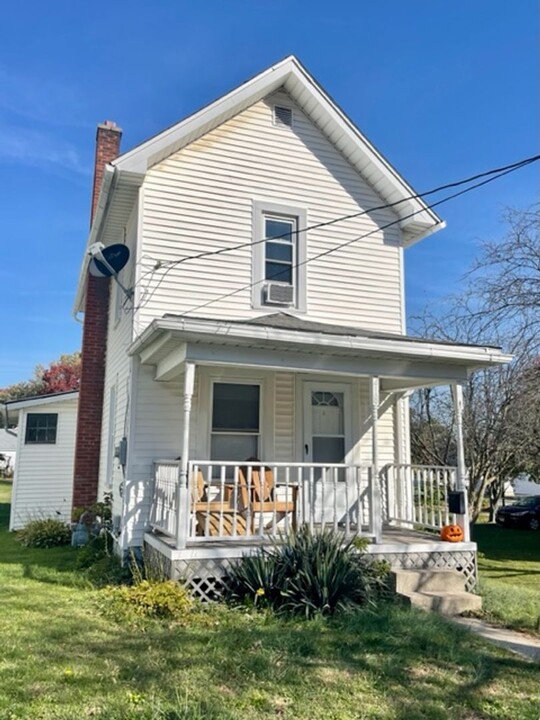 218 Pearl St in Ashland, OH - Building Photo