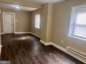 108 W Buck St in Paulsboro, NJ - Building Photo - Building Photo