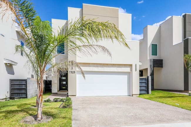7525 Cresta Bella St