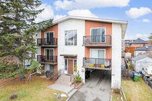 1821 15 St SW in Calgary, AB - Building Photo