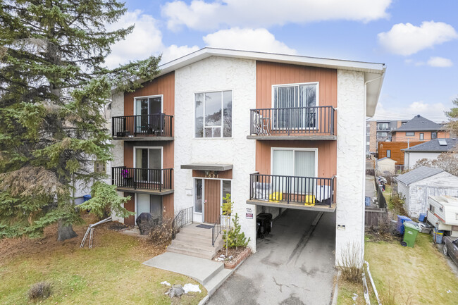 1821 15 St SW in Calgary, AB - Building Photo - Primary Photo